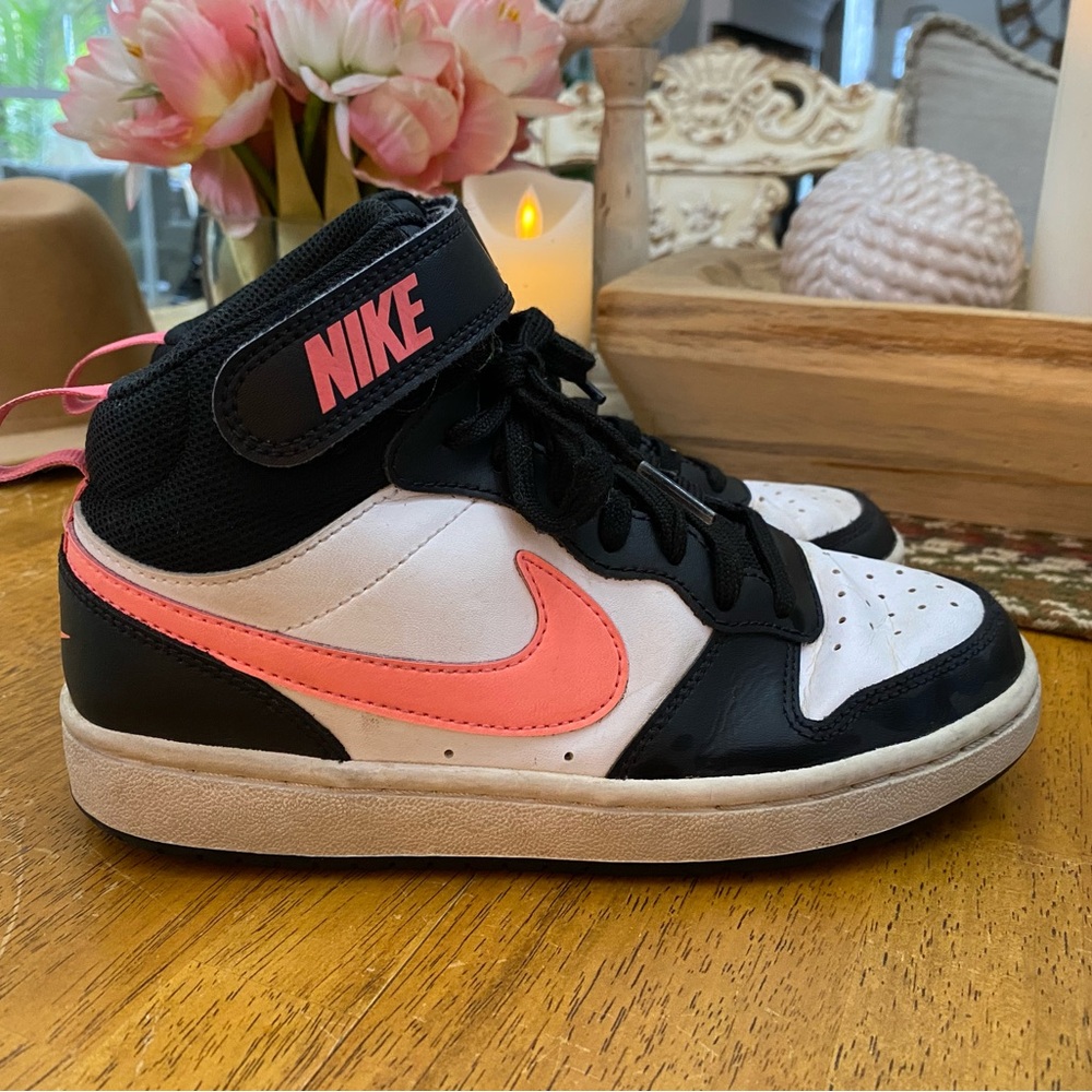 Nike Court Borough Mid 2 Junior Trainers Size 3.5